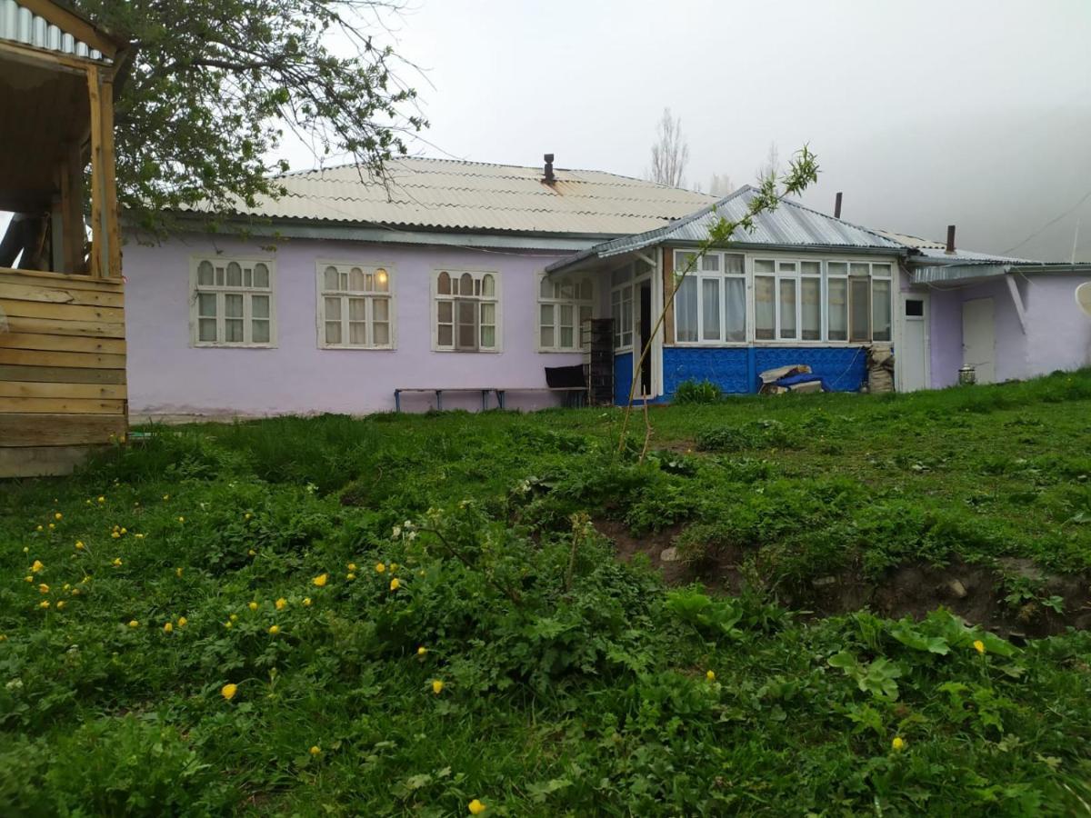 Xinaliq Khinalig Izzet'S Riverside Home Stay Buitenkant foto