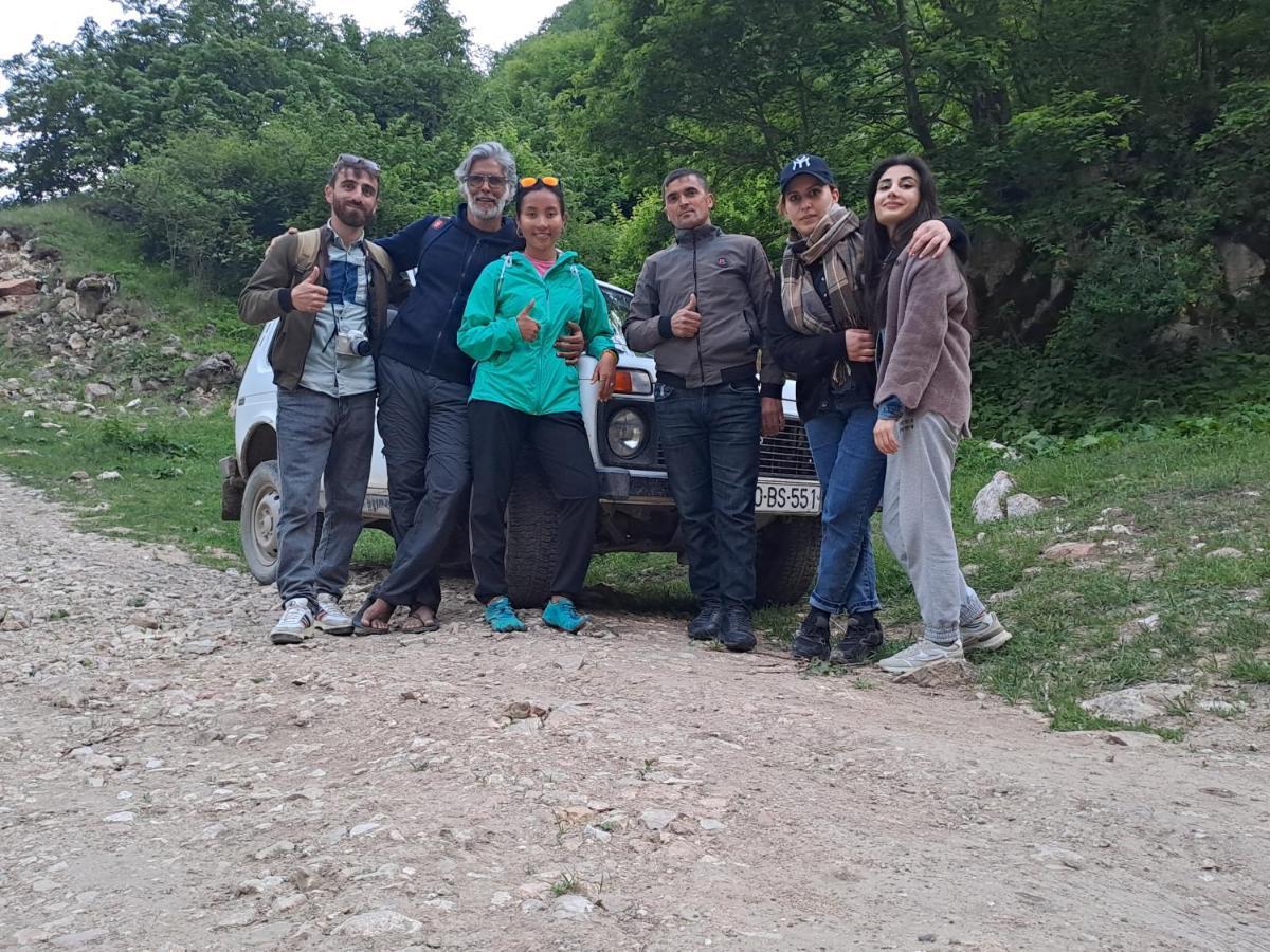 Xinaliq Khinalig Izzet'S Riverside Home Stay Buitenkant foto