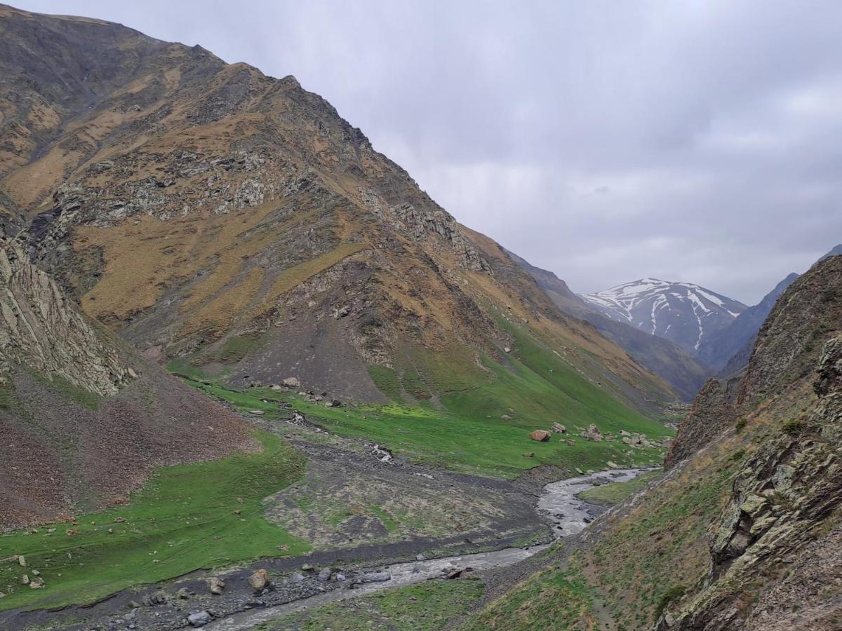 Xinaliq Khinalig Izzet'S Riverside Home Stay Buitenkant foto
