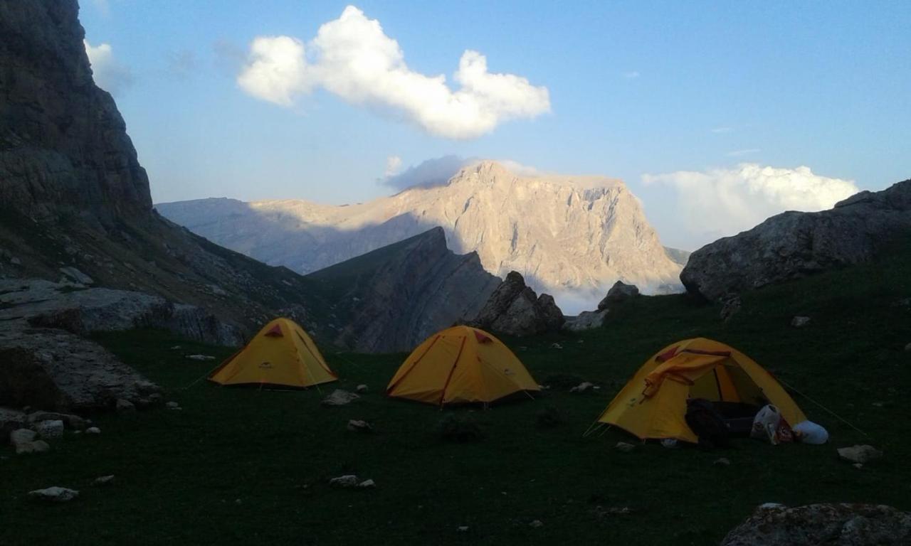 Xinaliq Khinalig Izzet'S Riverside Home Stay Buitenkant foto