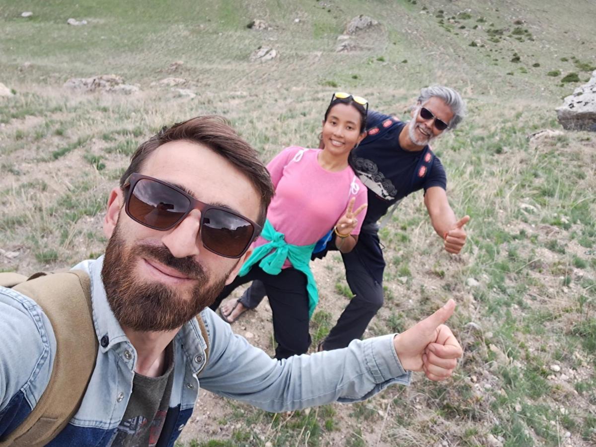 Xinaliq Khinalig Izzet'S Riverside Home Stay Buitenkant foto