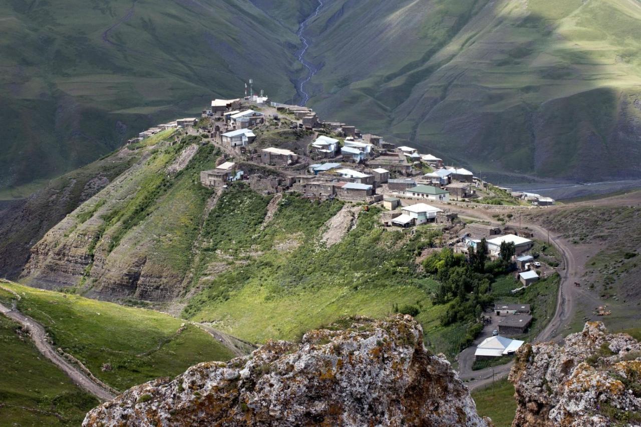 Xinaliq Khinalig Izzet'S Riverside Home Stay Buitenkant foto