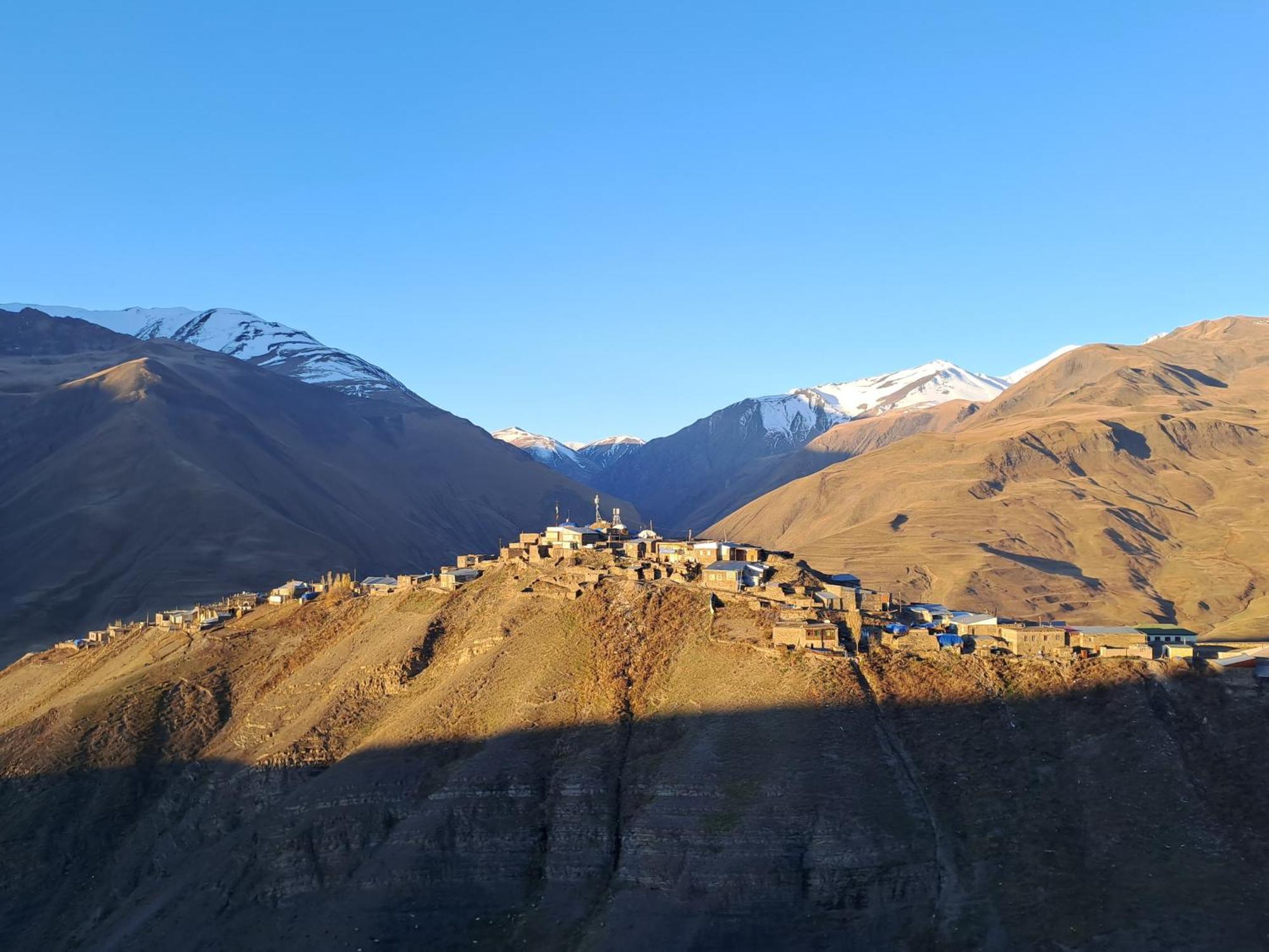 Xinaliq Khinalig Izzet'S Riverside Home Stay Buitenkant foto