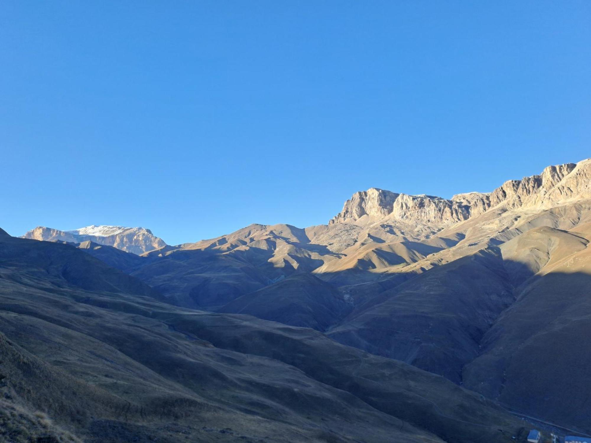 Xinaliq Khinalig Izzet'S Riverside Home Stay Buitenkant foto