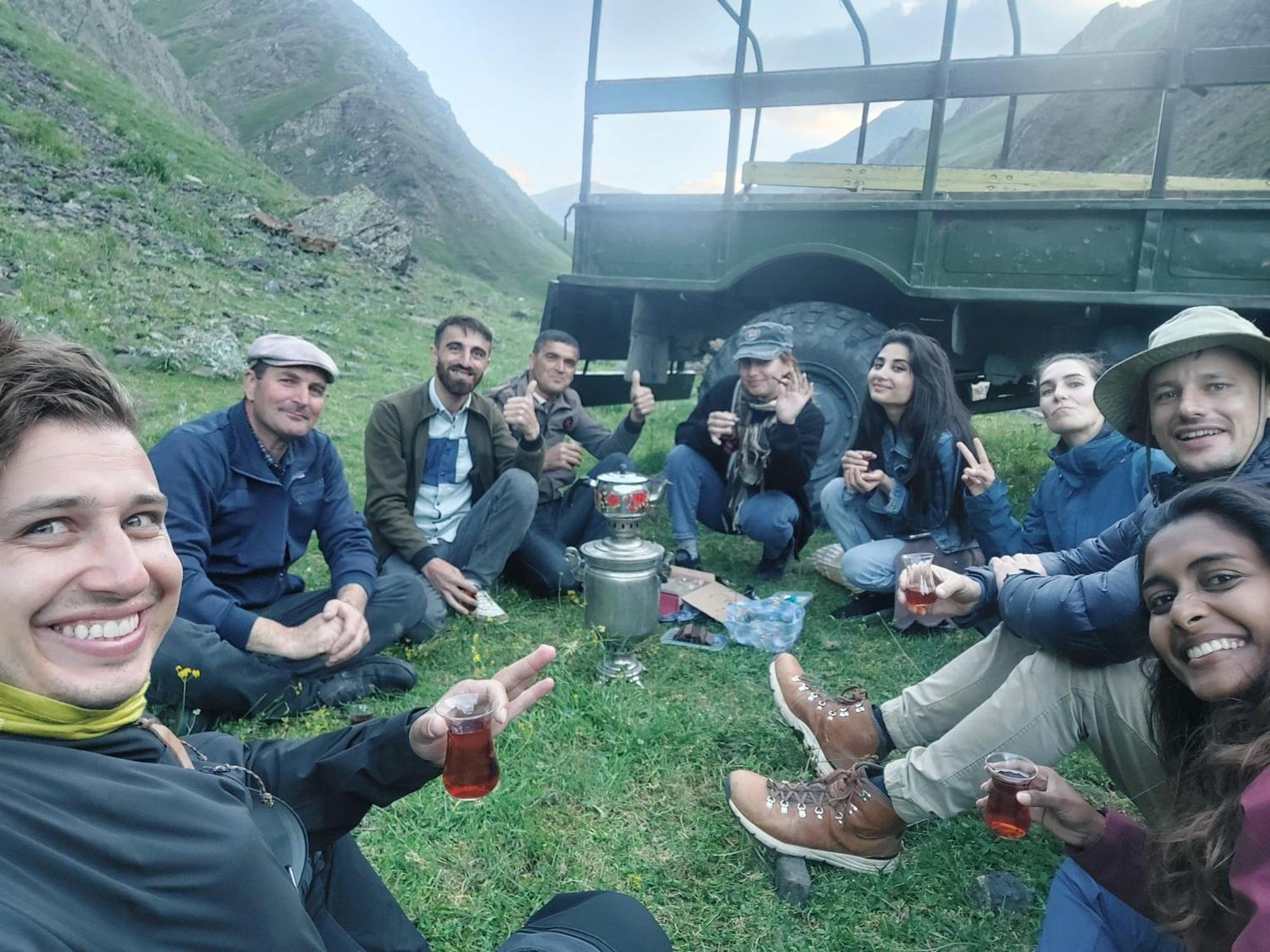Xinaliq Khinalig Izzet'S Riverside Home Stay Buitenkant foto