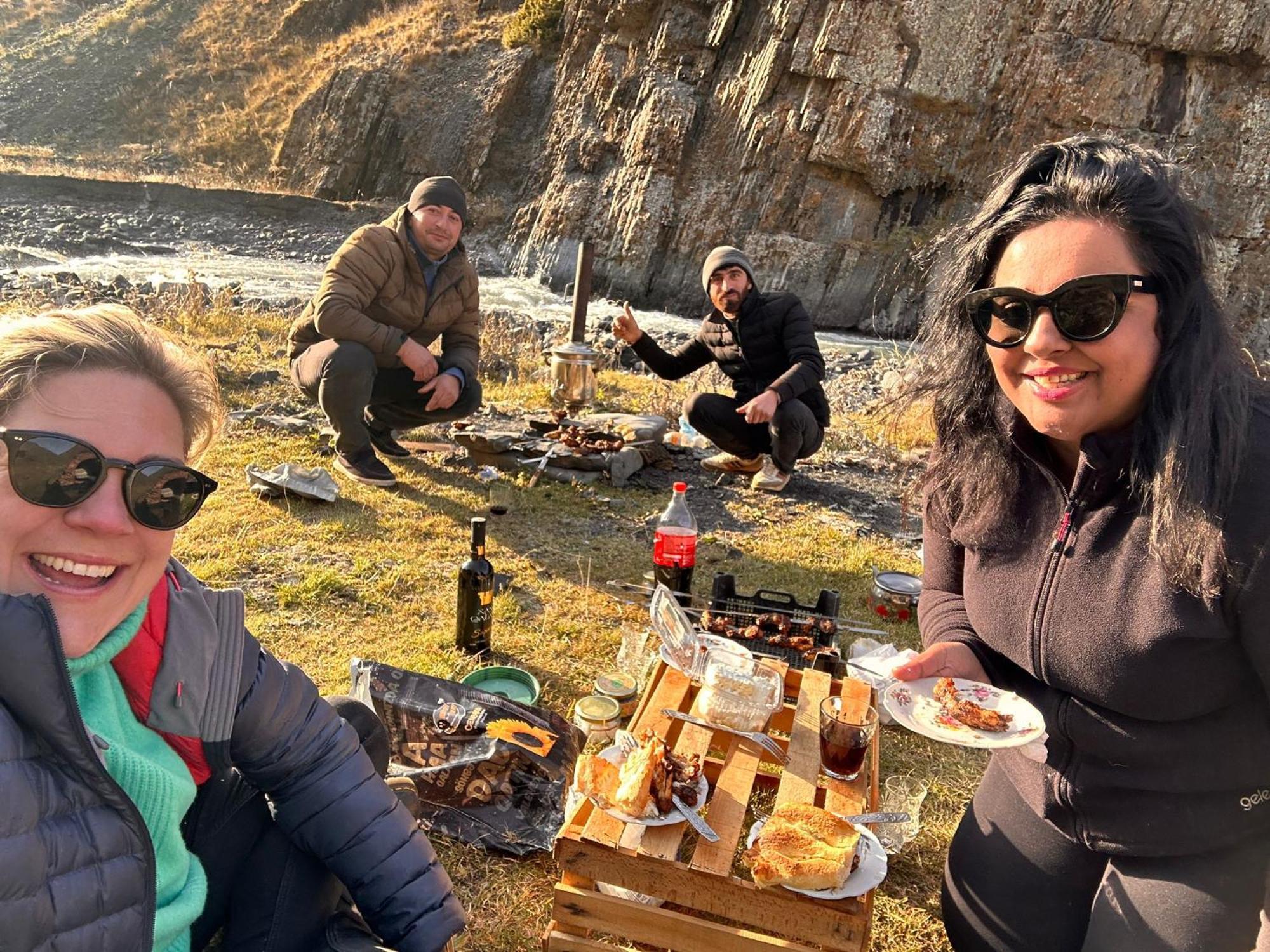 Xinaliq Khinalig Izzet'S Riverside Home Stay Buitenkant foto