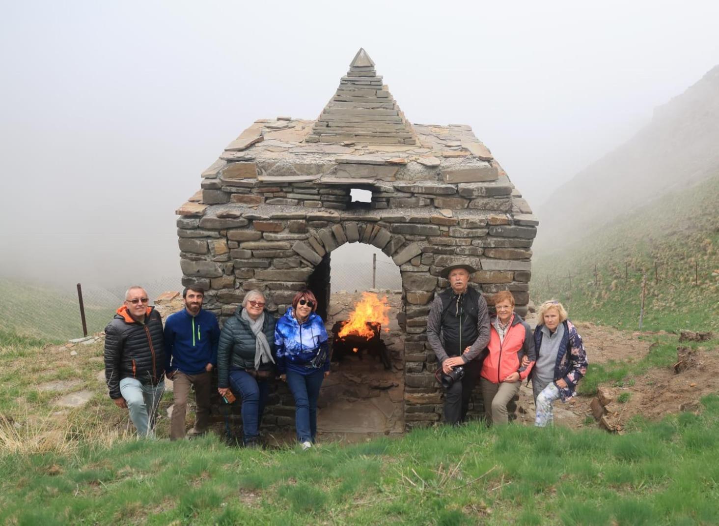 Xinaliq Khinalig Izzet'S Riverside Home Stay Buitenkant foto