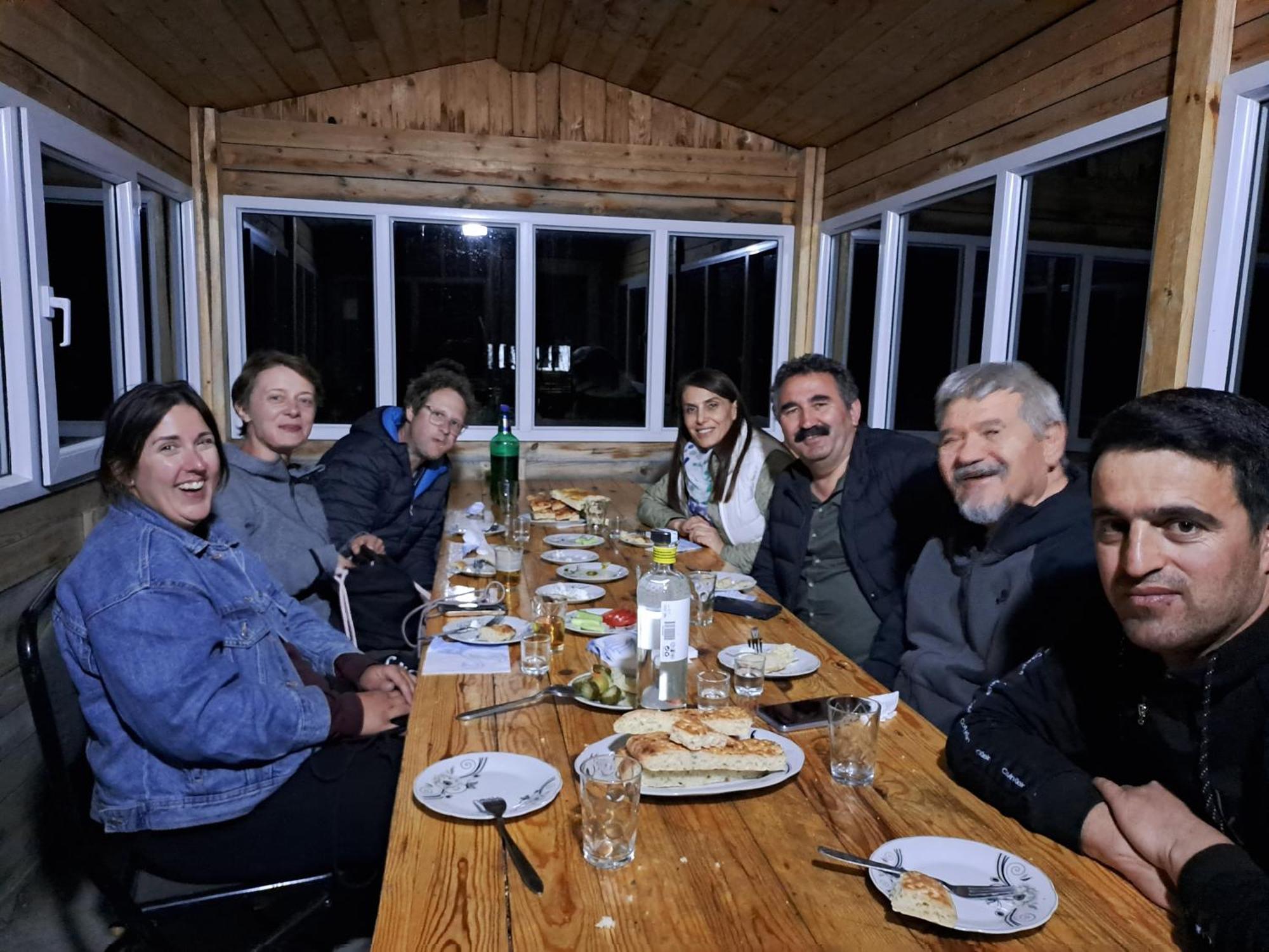 Xinaliq Khinalig Izzet'S Riverside Home Stay Buitenkant foto