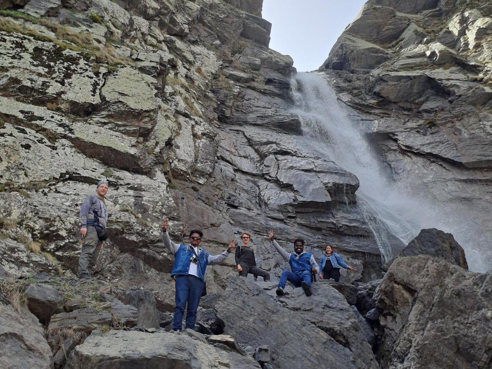 Xinaliq Khinalig Izzet'S Riverside Home Stay Buitenkant foto