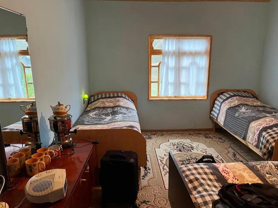 Xinaliq Khinalig Izzet'S Riverside Home Stay Buitenkant foto