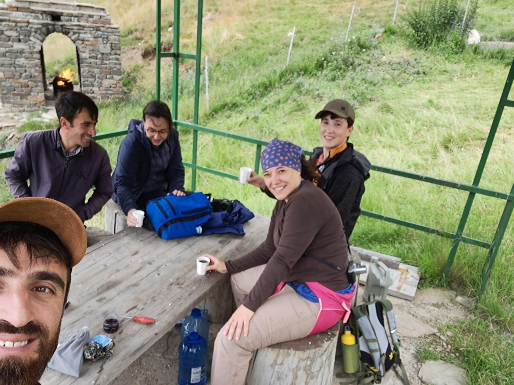 Xinaliq Khinalig Izzet'S Riverside Home Stay Buitenkant foto