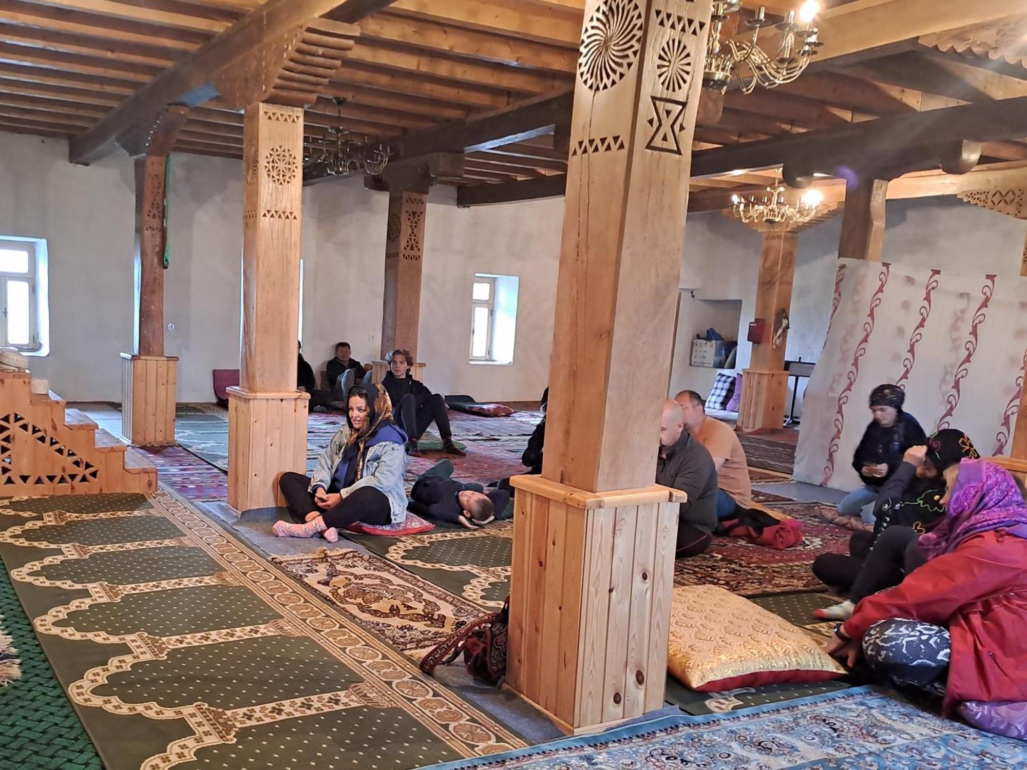 Xinaliq Khinalig Izzet'S Riverside Home Stay Buitenkant foto