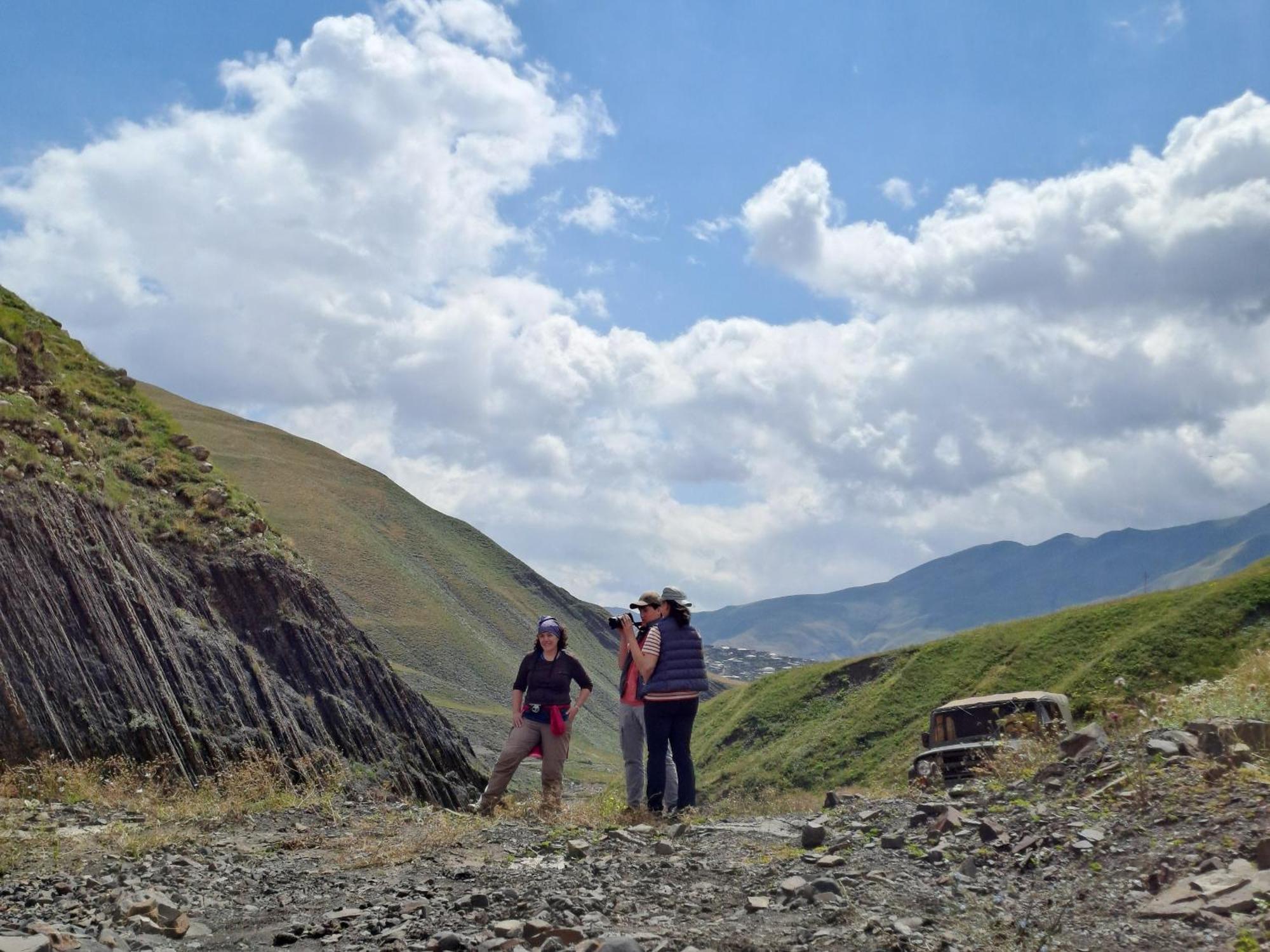 Xinaliq Khinalig Izzet'S Riverside Home Stay Buitenkant foto