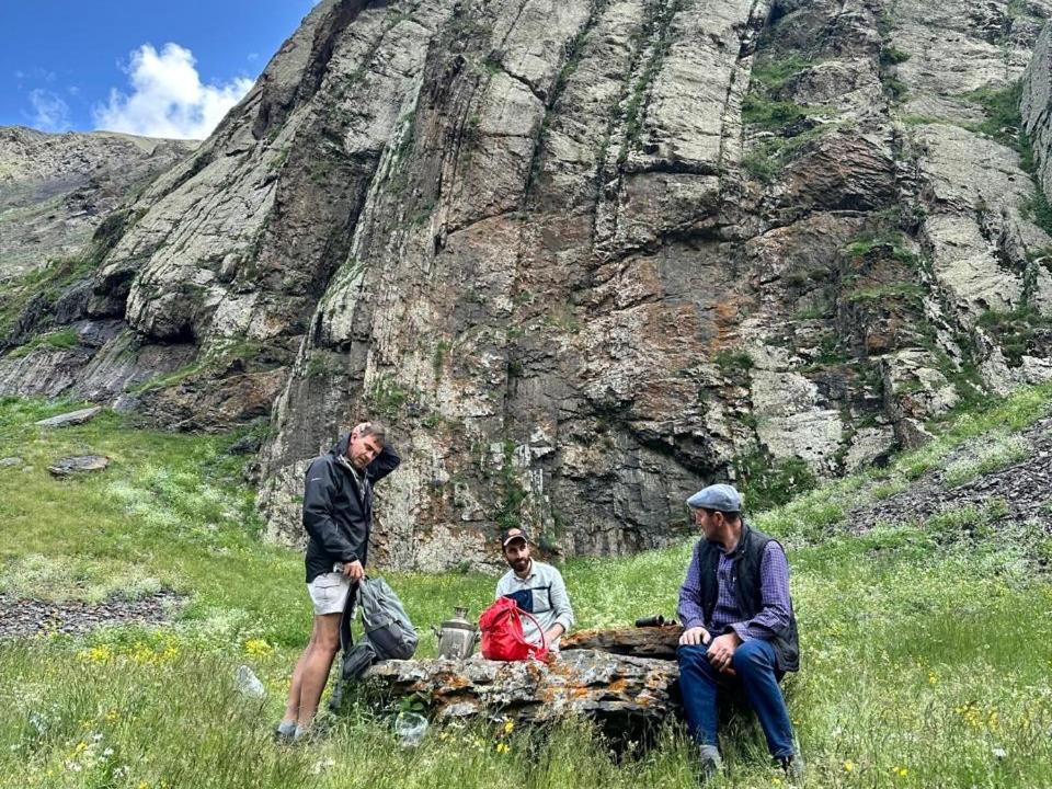 Xinaliq Khinalig Izzet'S Riverside Home Stay Buitenkant foto