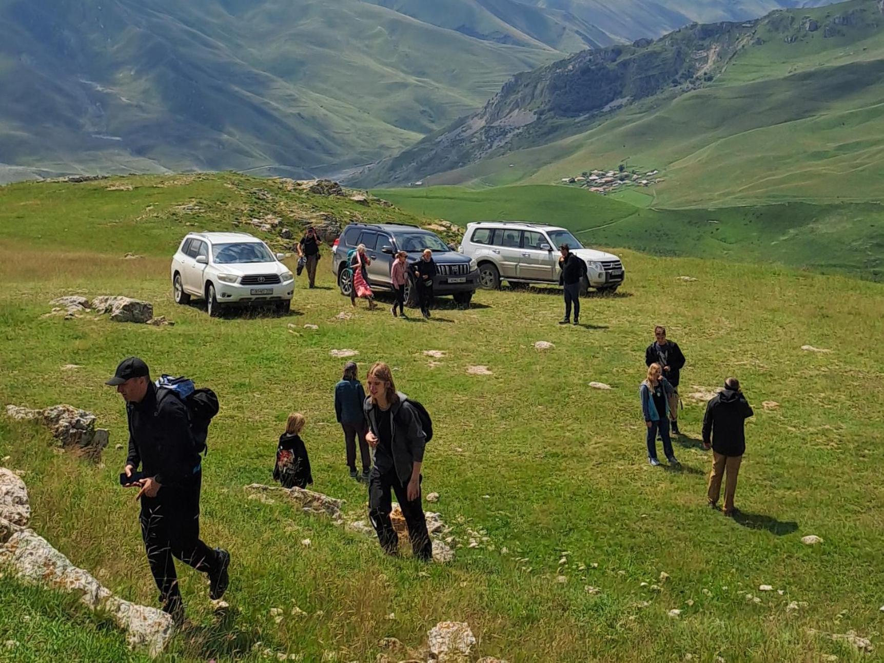 Xinaliq Khinalig Izzet'S Riverside Home Stay Buitenkant foto