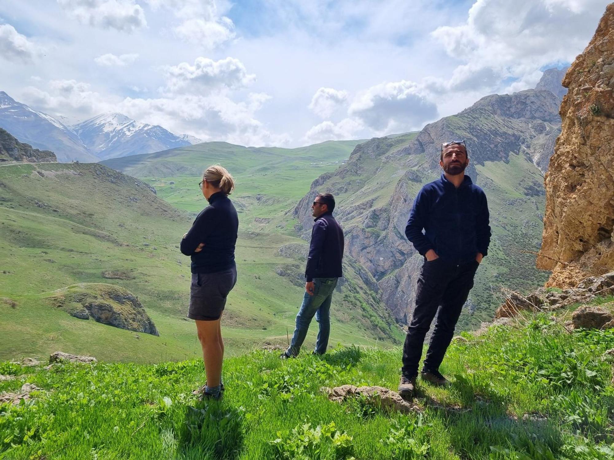 Xinaliq Khinalig Izzet'S Riverside Home Stay Buitenkant foto